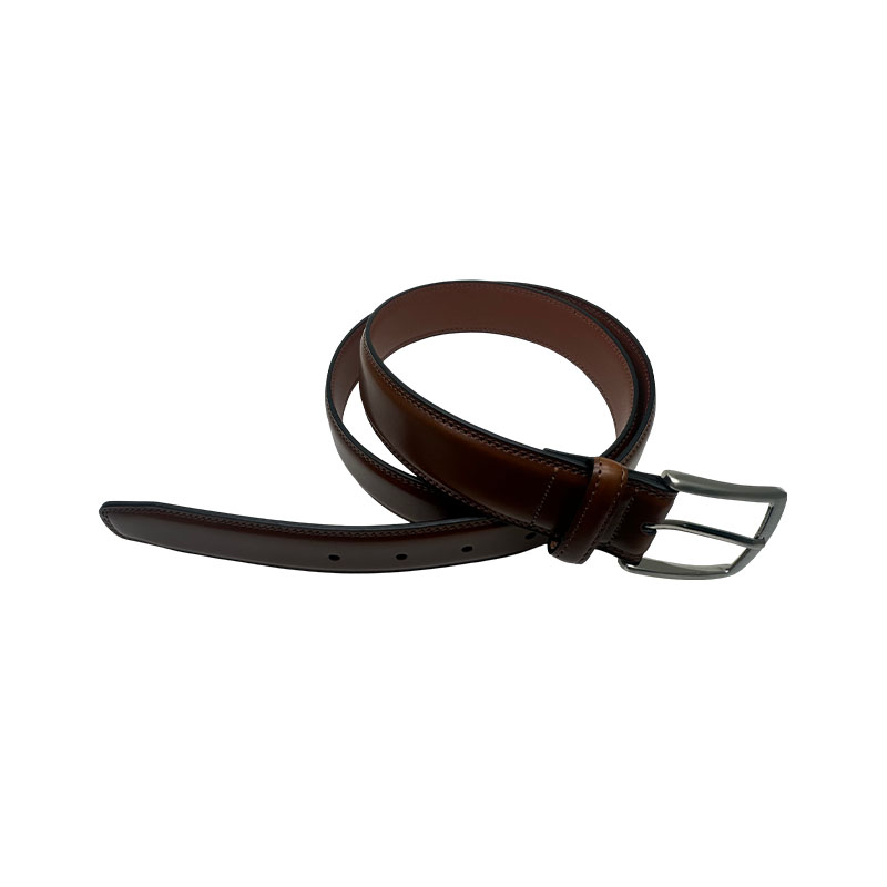 From the office to date night, how does a men's genuine leather belt enhance a man's lower body?